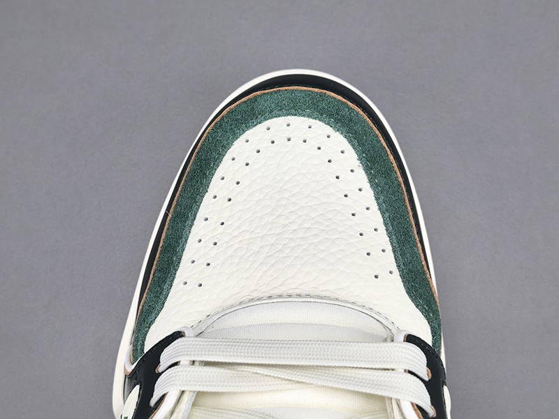 LV Trainer Sneaker 065