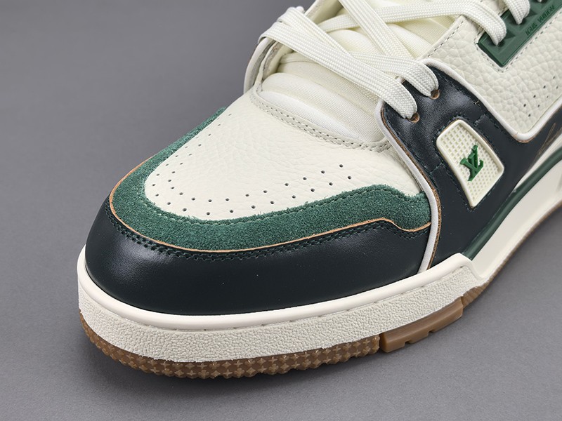LV Trainer Sneaker 065