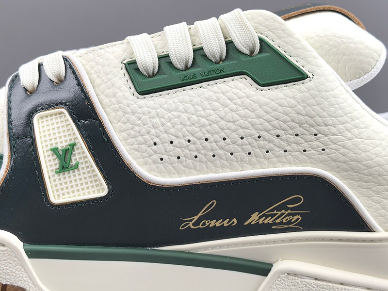 LV Trainer Sneaker 065