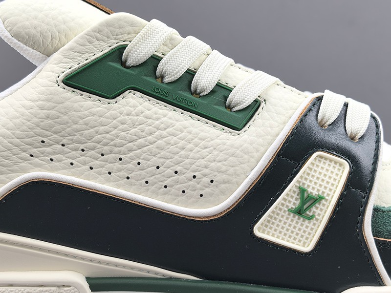 LV Trainer Sneaker 065