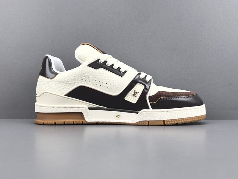 LV Trainer Sneaker 064