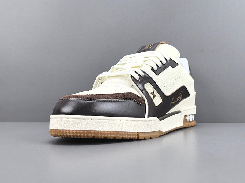 LV Trainer Sneaker 064