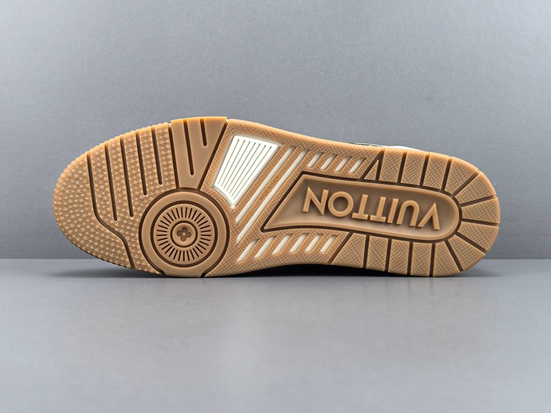 LV Trainer Sneaker 064