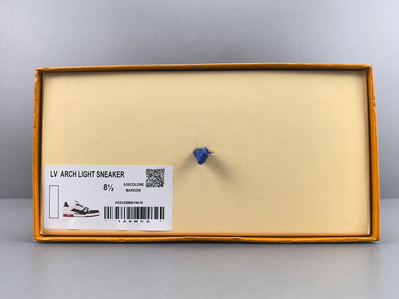 LV Trainer Sneaker 064