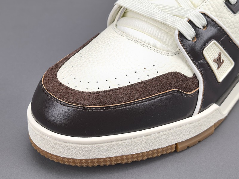 LV Trainer Sneaker 064