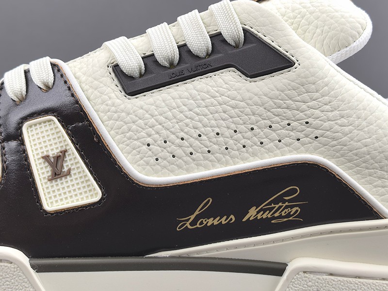 LV Trainer Sneaker 064