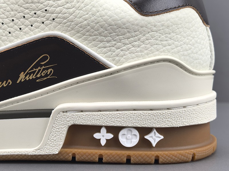 LV Trainer Sneaker 064