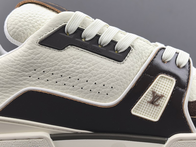 LV Trainer Sneaker 064