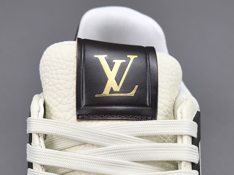 LV Trainer Sneaker 064