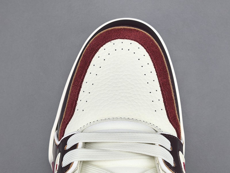 LV Trainer Sneaker 063