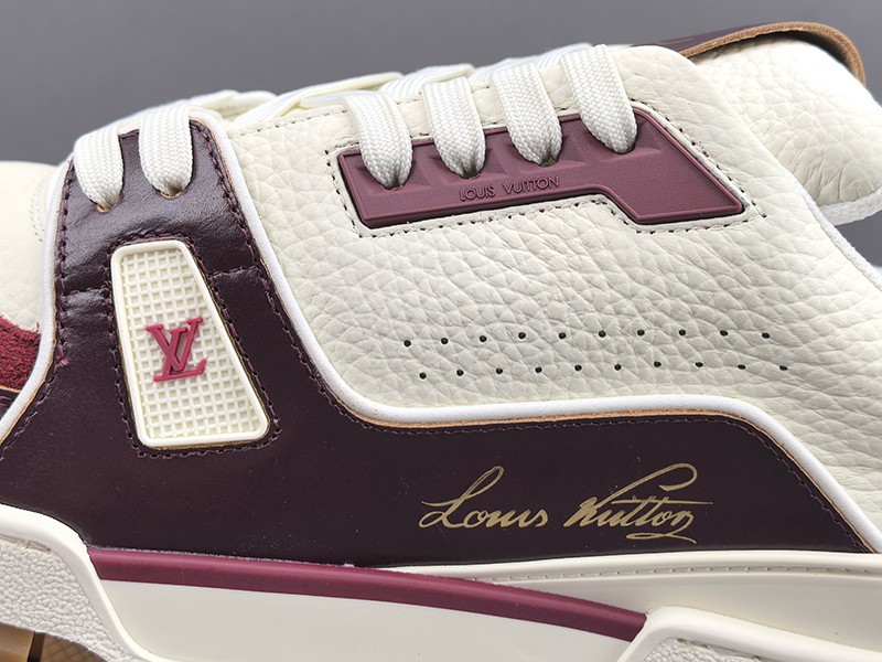 LV Trainer Sneaker 063