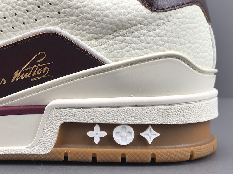 LV Trainer Sneaker 063