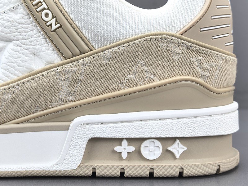 LV Trainer Sneaker 068