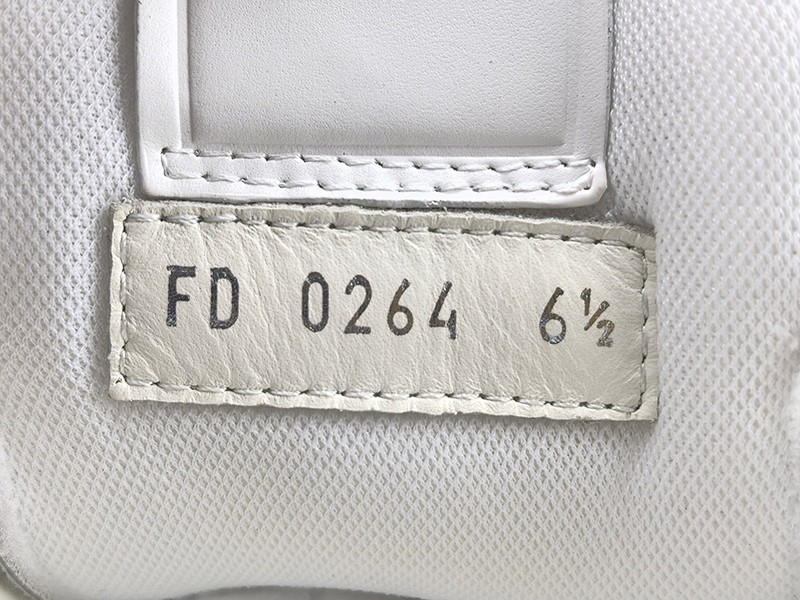 LV Trainer Sneaker 069