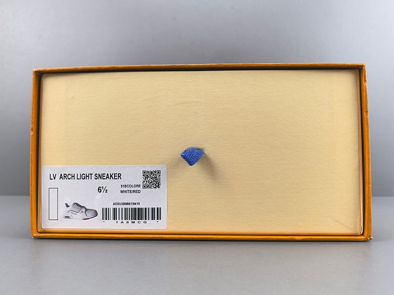 LV Trainer Sneaker 069