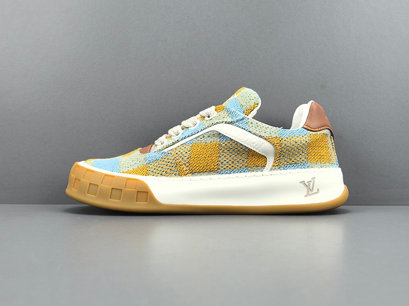 LV Trainer Sneaker 070