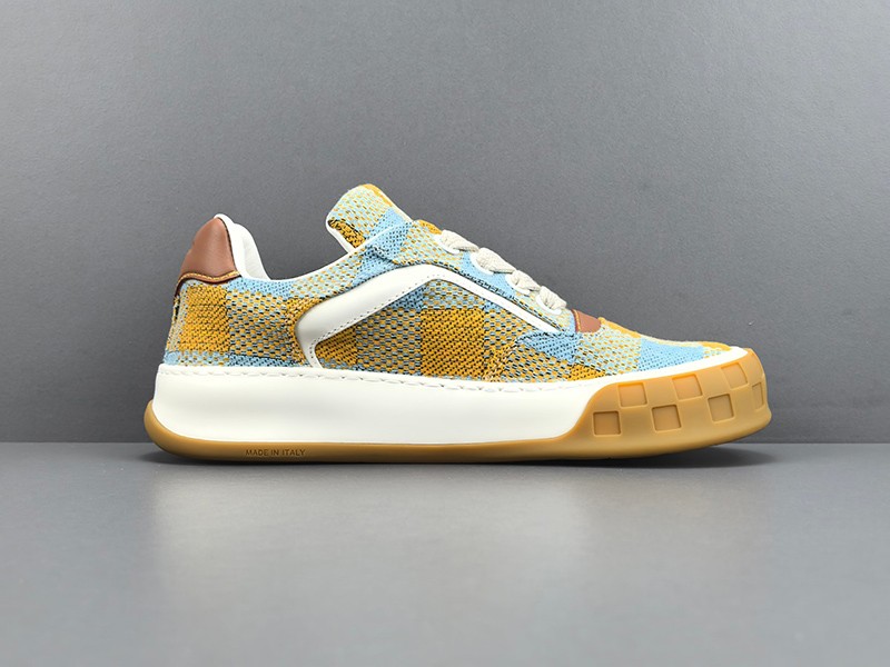 LV Trainer Sneaker 070