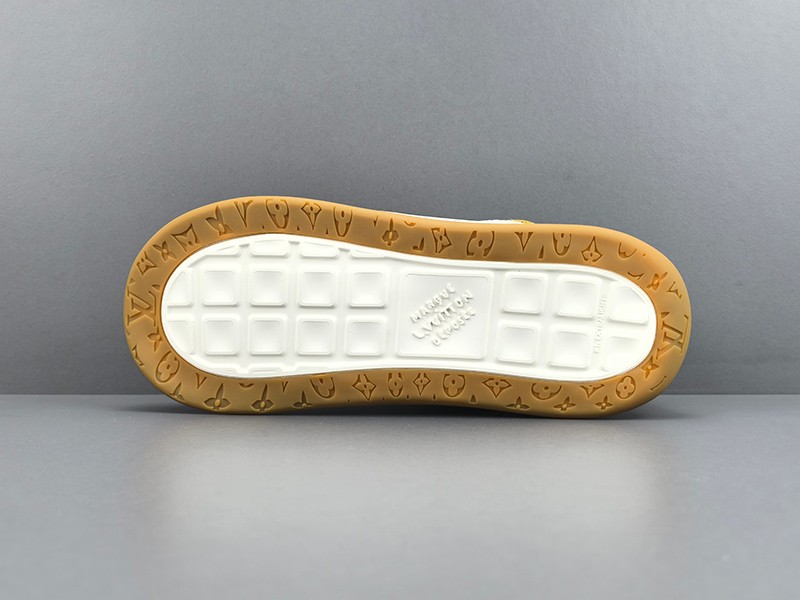 LV Trainer Sneaker 070