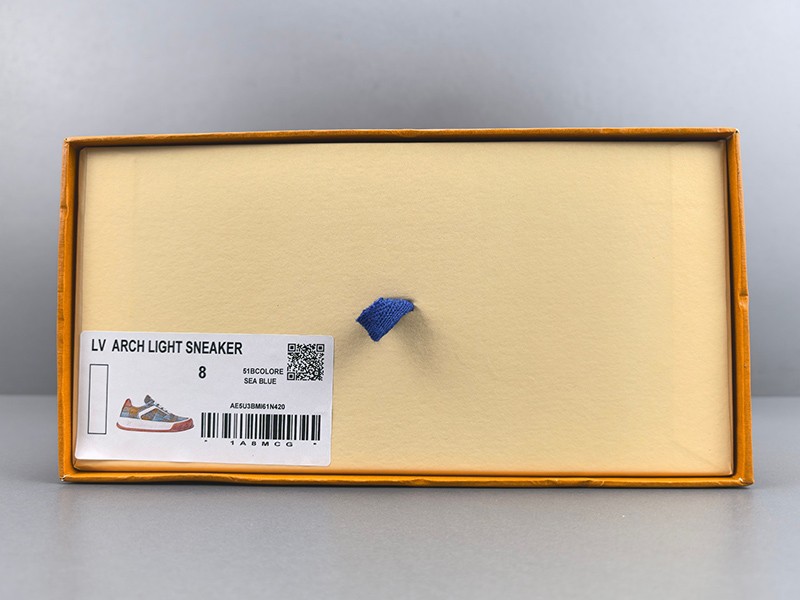 LV Trainer Sneaker 070