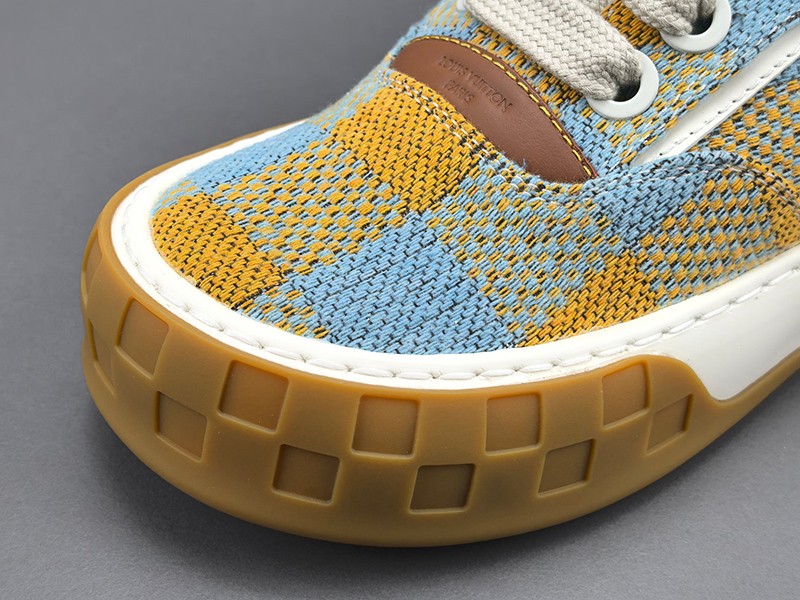 LV Trainer Sneaker 070