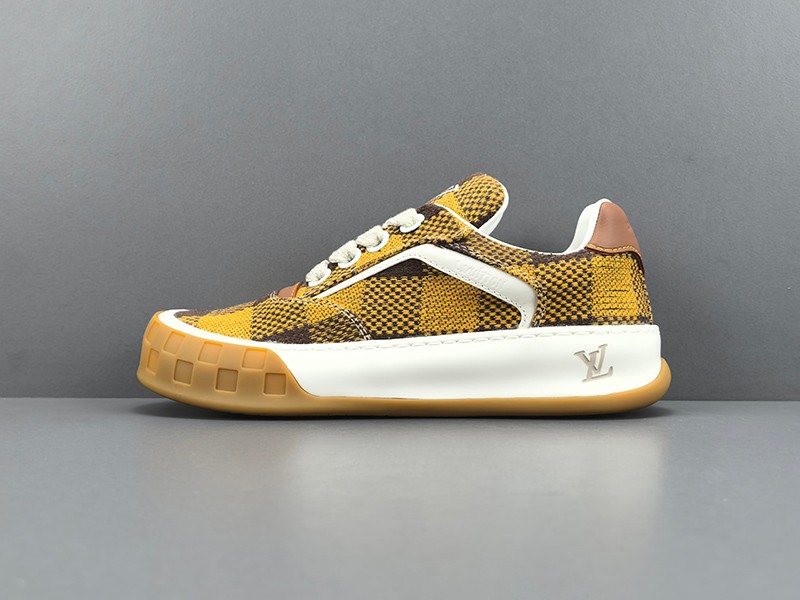 LV Trainer Sneaker 071