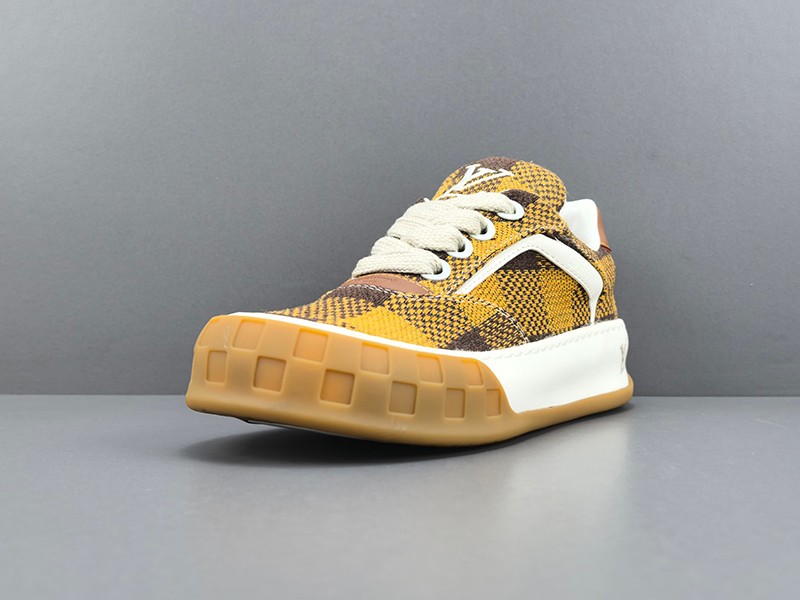 LV Trainer Sneaker 071