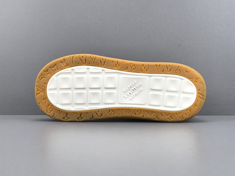 LV Trainer Sneaker 071