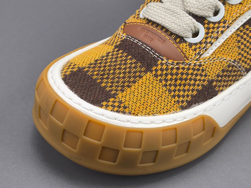 LV Trainer Sneaker 071