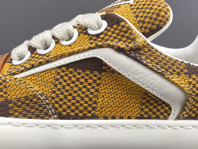 LV Trainer Sneaker 071