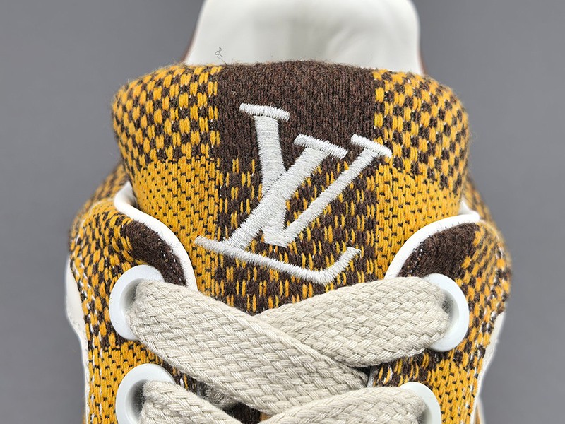 LV Trainer Sneaker 071