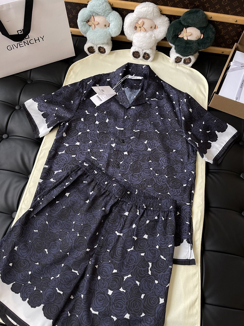 Givenchy Shorts 002