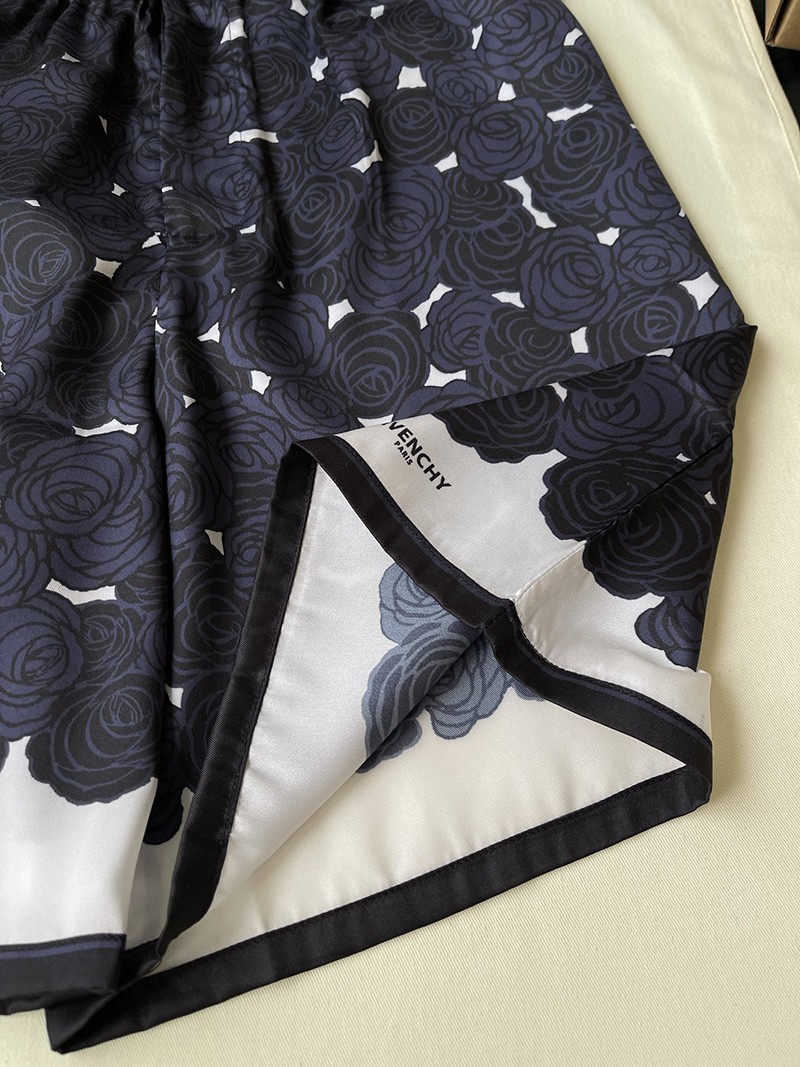 Givenchy Shorts 002