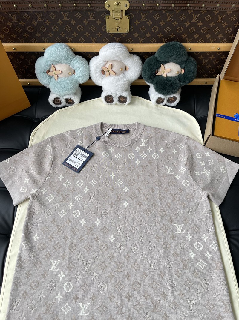 LV T-shirt 040