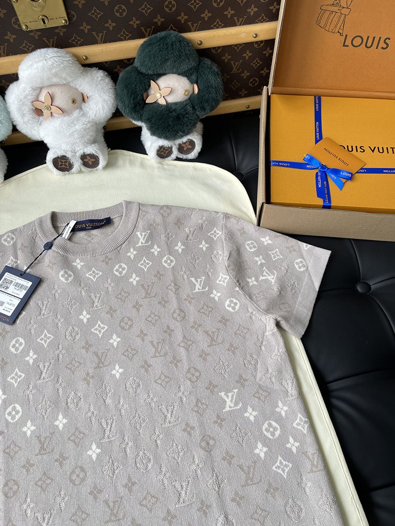 LV T-shirt 040