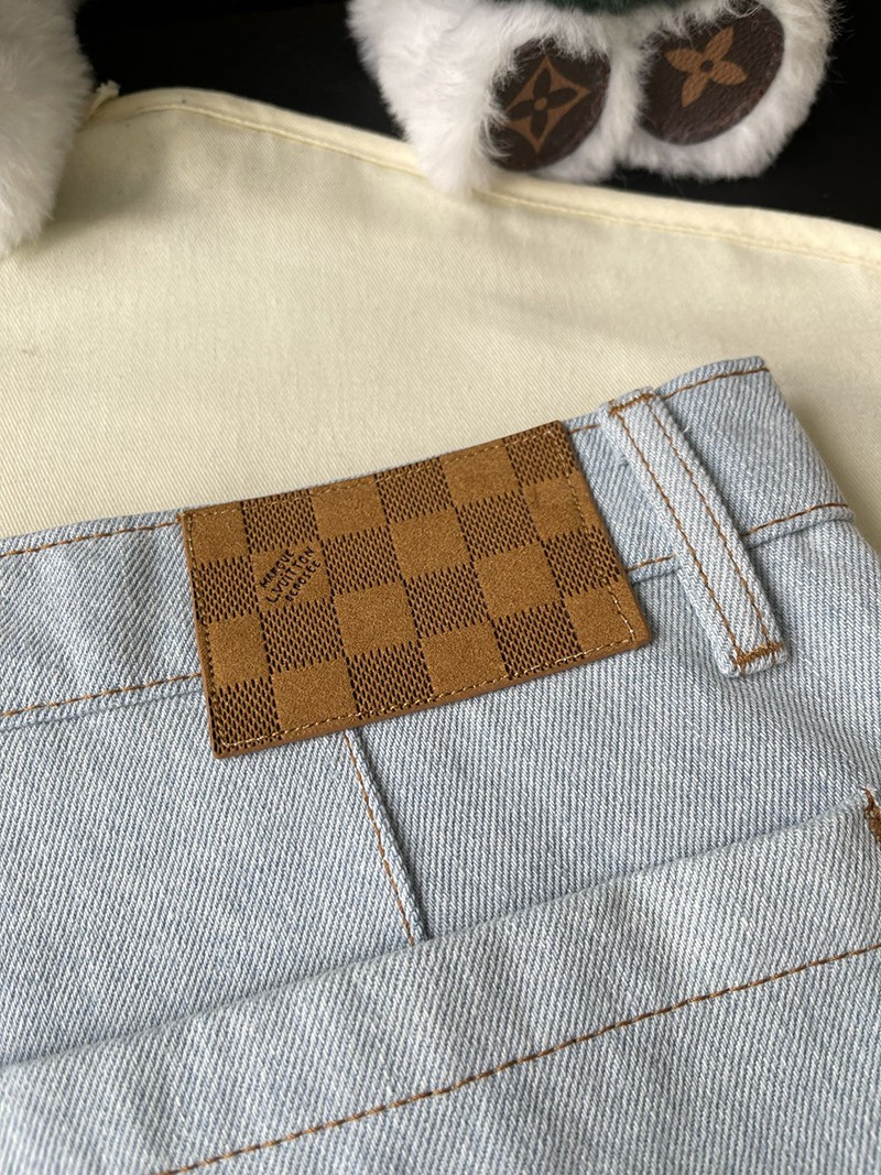 LV Shorts 050