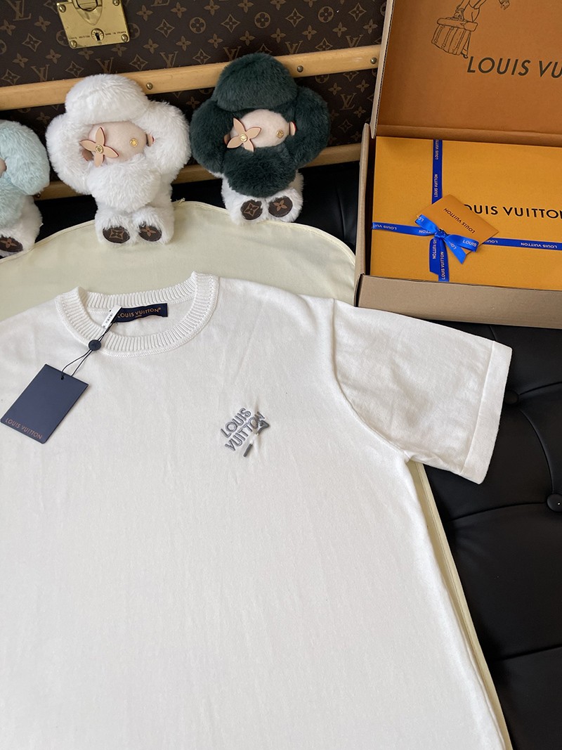 LV T-shirt 049