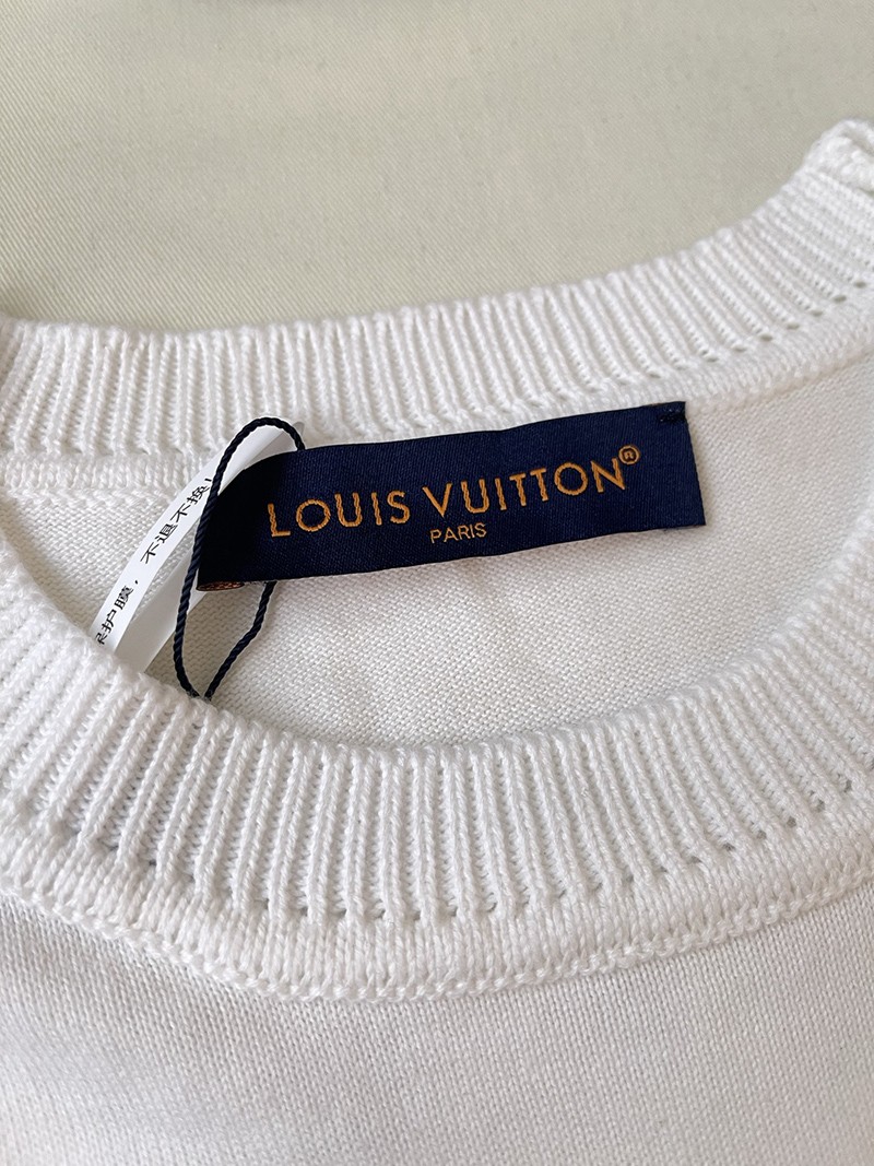 LV T-shirt 049