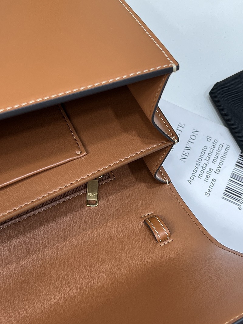 Celine Triomphe Folio L102U3