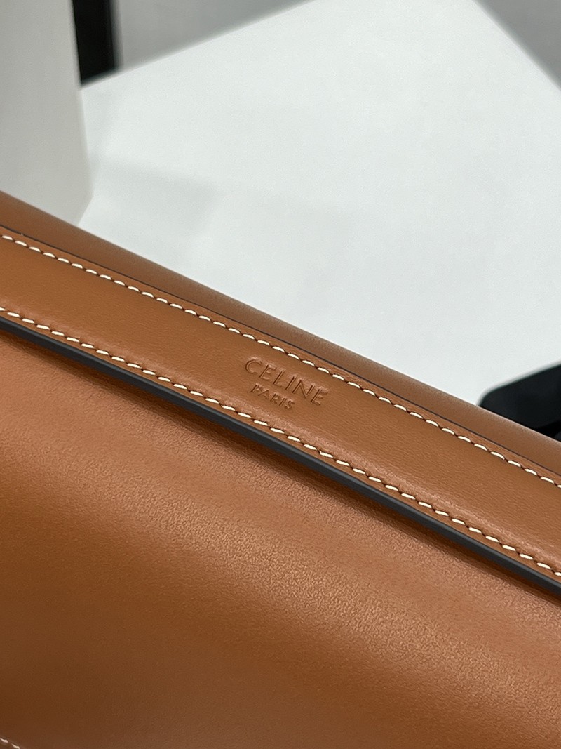 Celine Triomphe Folio L102U3