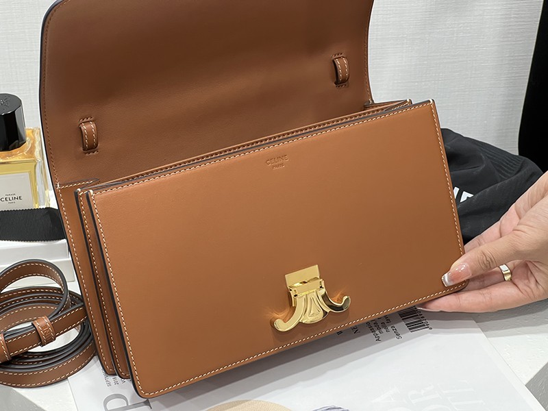 Celine Triomphe Folio L102U3