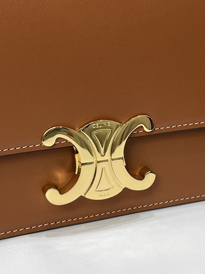 Celine Triomphe Folio L102U3