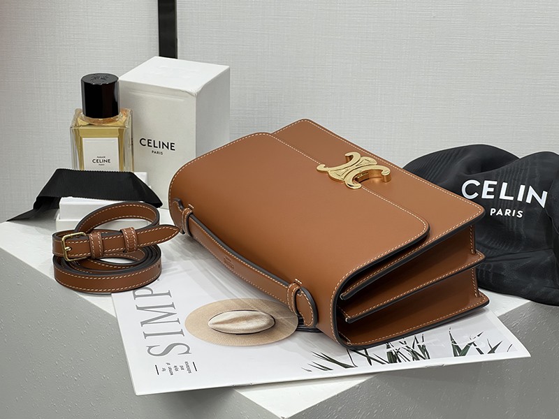 Celine Triomphe Folio L102U3