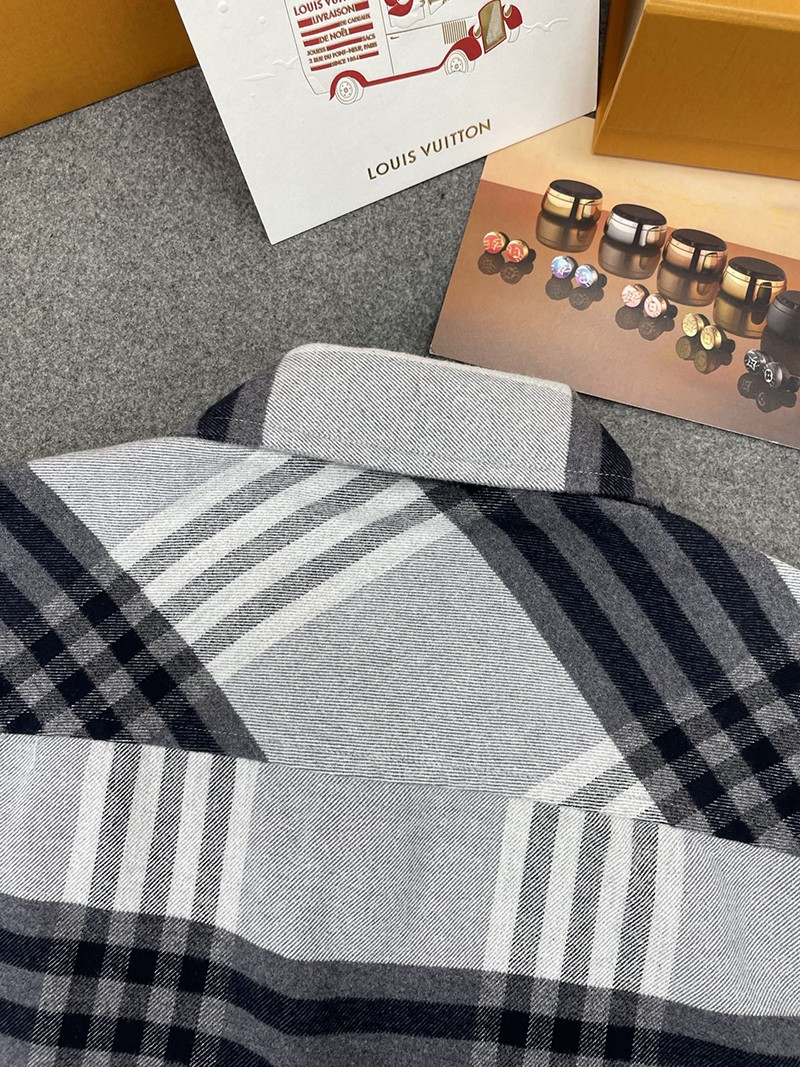 LV Shirt D4081 055