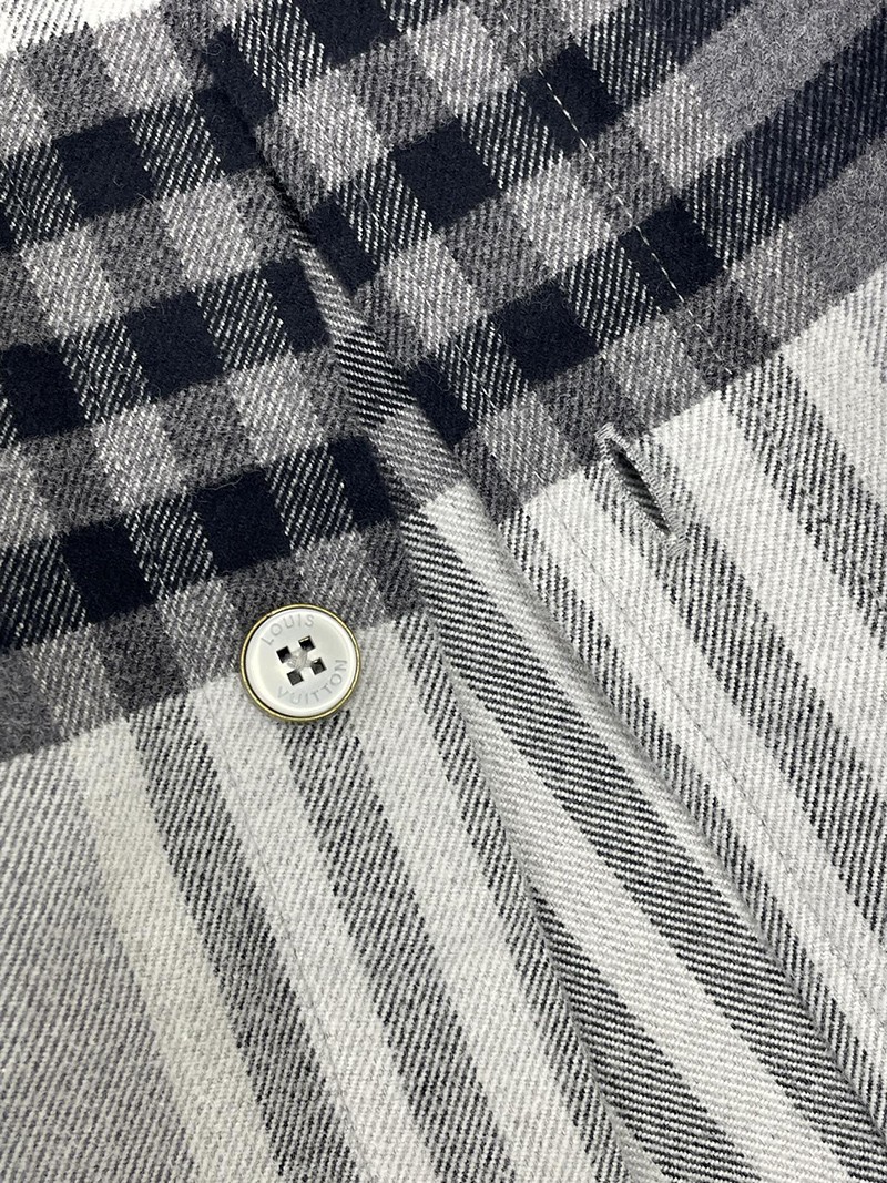 LV Shirt D4081 055