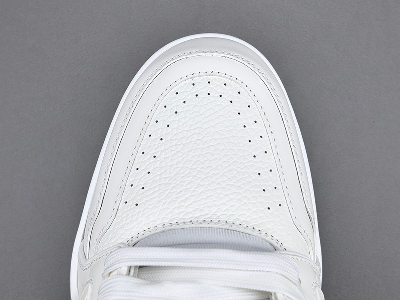 LV Trainer Sneaker 072