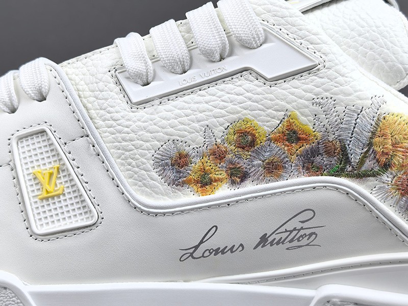 LV Trainer Sneaker 072