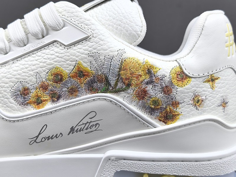 LV Trainer Sneaker 072