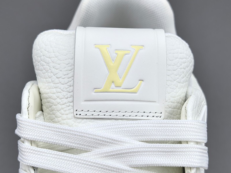 LV Trainer Sneaker 072