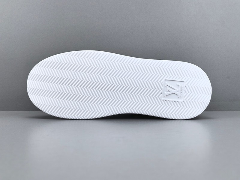 LV Trainer Sneaker 073