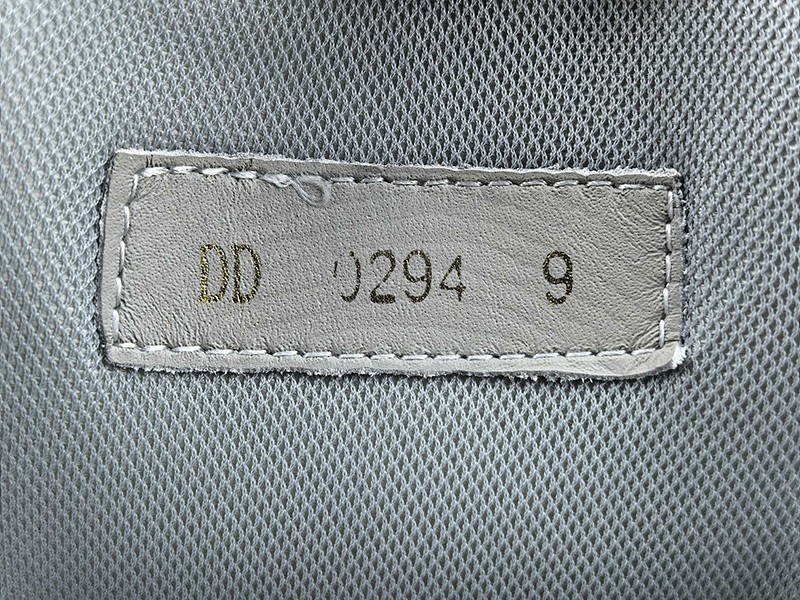 LV Trainer Sneaker 073